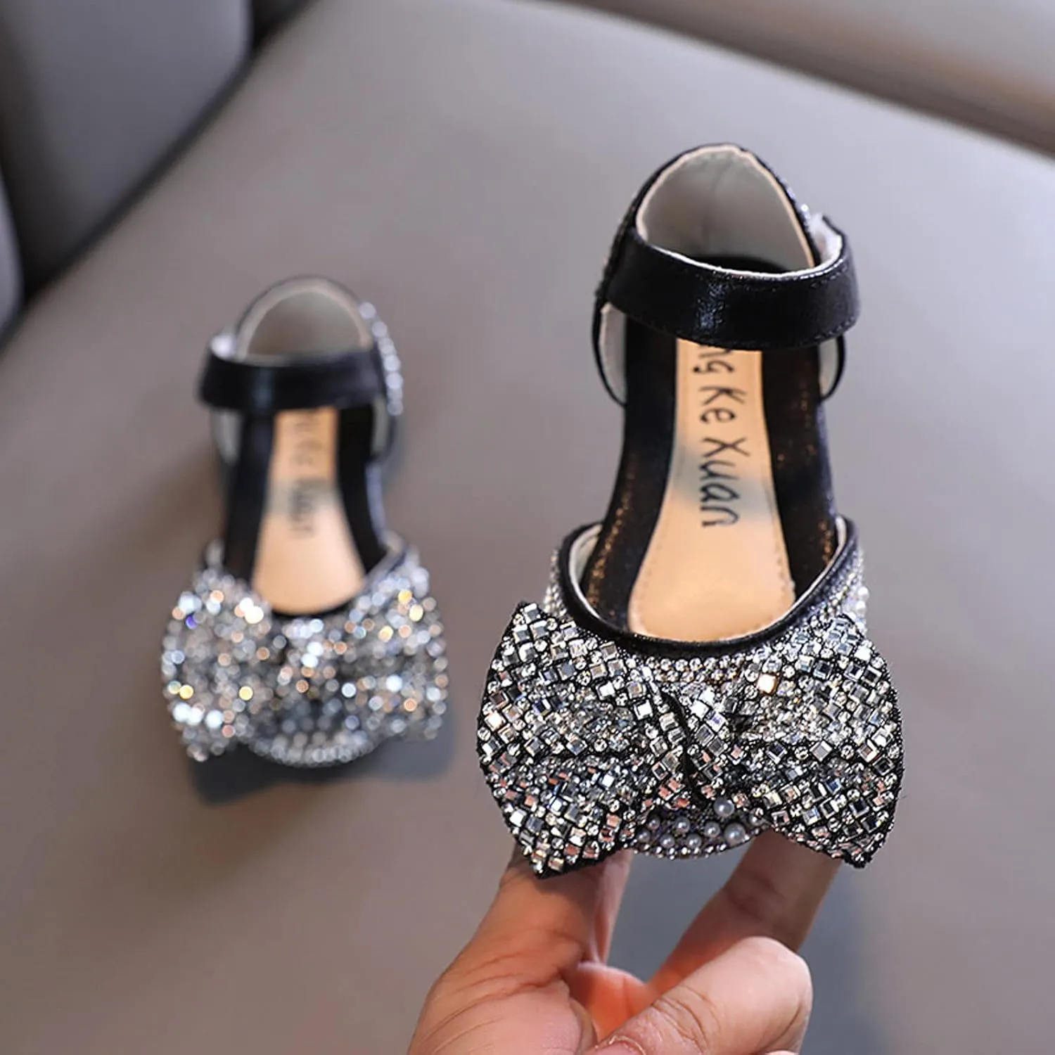 Fashion Spring and Summer Girls Sandals Dress Performance Dance Shoes Pearl Sequin Shiny Bow Hook Loop Slides for Kids (Black, 3.5-4 Years Toddler)