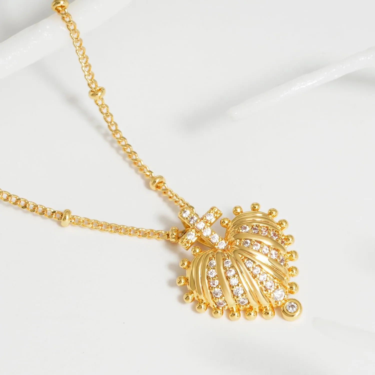 Fettero Gold Neckalce for Women 14K Gold Plated Charm Love Heart Pendant | Heart Charm Necklace for Mum Valentine's Day Jewelry