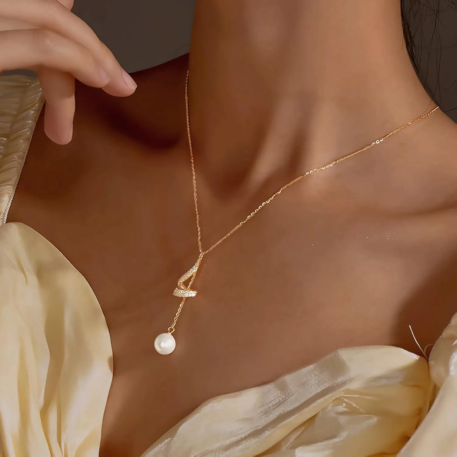 Pearl Necklaces for Women 925 Sterling Silver Single Drop Pearl Pendant Necklace 14K Gold Plated Hollow Conch Shape CZ Choker Chain Necklace Graduation Jewelry Birthday Summer Ocean Gifts
